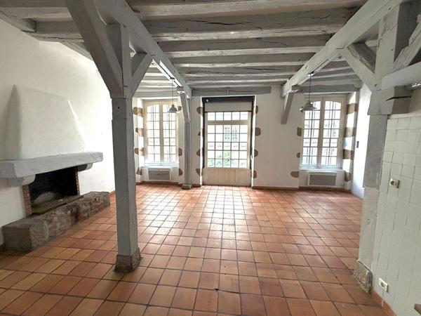 Charmant T1 de 44 m2 au calme sur cour dans copropriété historique, idéal investisseur ou profession libérale