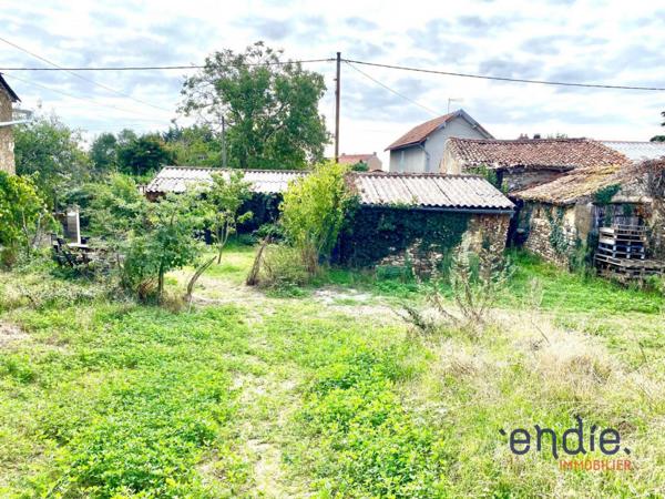 MAISON ATYPIQUE PROCHE DE MONCONTOUR AU CALME