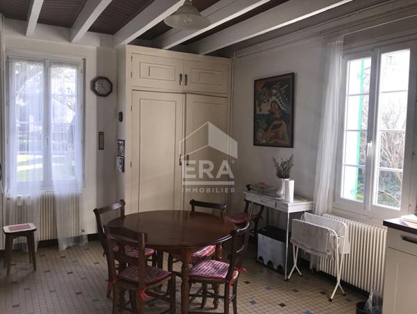 STE FOY LA GRANDE - dans un quartier privilégié, maison de plain-pied 124m² avec garage et jardin.