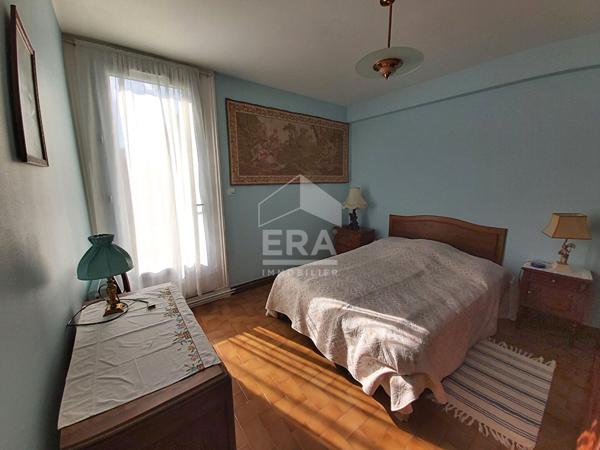 STE FOY LA GRANDE - dans un quartier privilégié, maison de plain-pied 124m² avec garage et jardin.