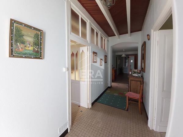 STE FOY LA GRANDE - dans un quartier privilégié, maison de plain-pied 124m² avec garage et jardin.