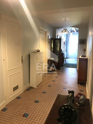 STE FOY LA GRANDE - dans un quartier privilégié, maison de plain-pied 124m² avec garage et jardin.