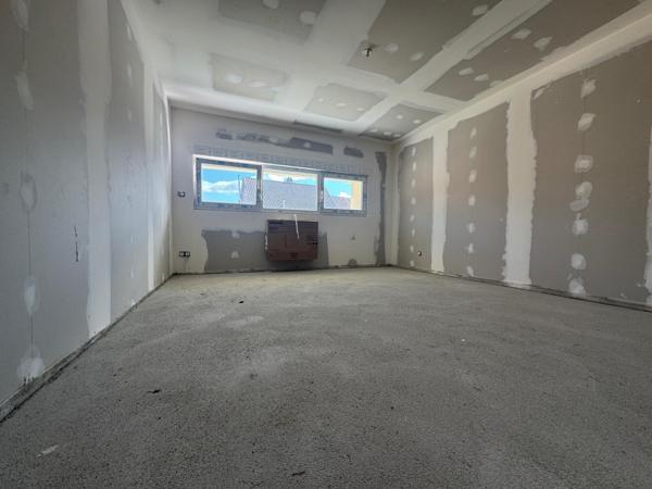 F4  de 95 m² à Botans – Vendu en  Prêt à Décorer avec Cave & Parking Intérieur dans Copropriété Rénovée