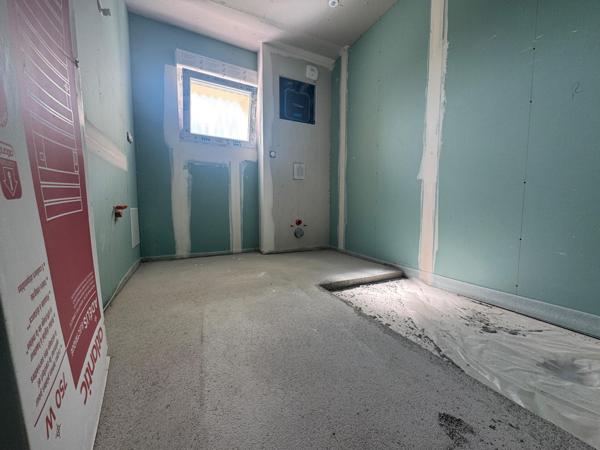 F4  de 95 m² à Botans – Vendu en  Prêt à Décorer avec Cave & Parking Intérieur dans Copropriété Rénovée