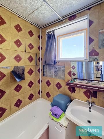 Vente d'une maison en pierres à rénover avec grenier aménageable dans le Bourg de Meslin