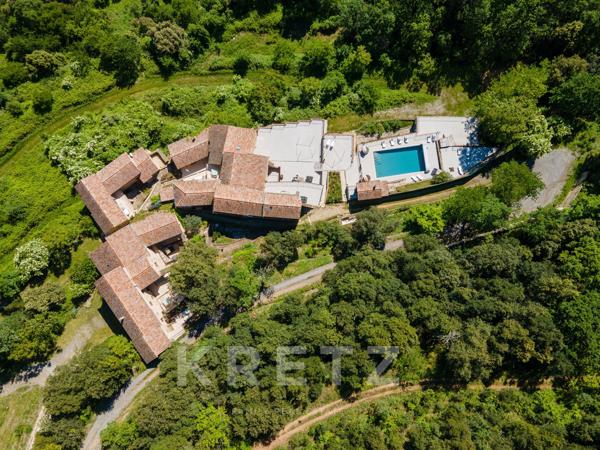 Un Hameau Privé Confidentiel au Cœur de l’Ardèche Méridionale