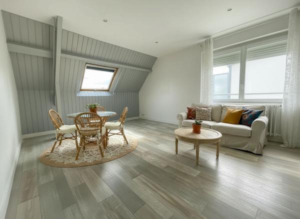 APPARTEMENT UNE CHAMBRE DERNIER ETAGE