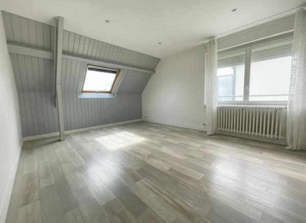 APPARTEMENT UNE CHAMBRE DERNIER ETAGE