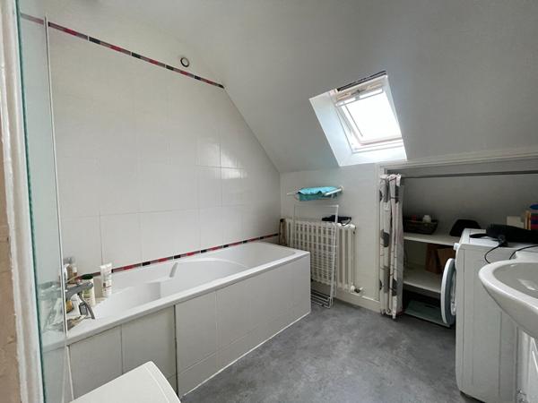 APPARTEMENT UNE CHAMBRE DERNIER ETAGE