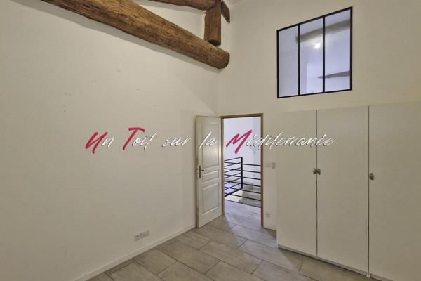 Appartement  T3, 75m2, dans une ancienne bâtisse rénovée à Solliès Pont