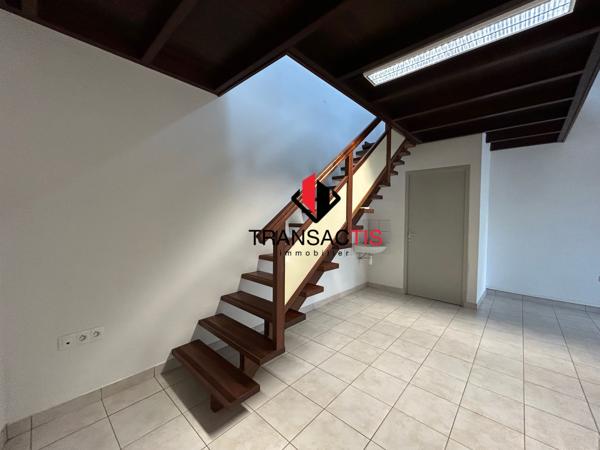 Local ou bureau aurez-de-chaussée - proche CHOG de Saint-Laurent