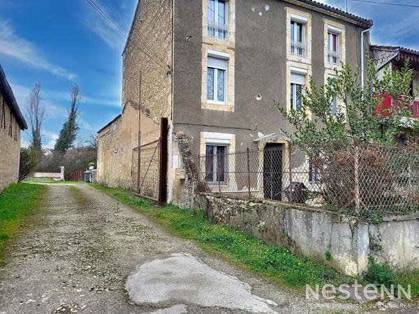 A Vendre Maison en Pierre rénovée de 225 m² avec Terrasses et Jardin proche du centre de Condom