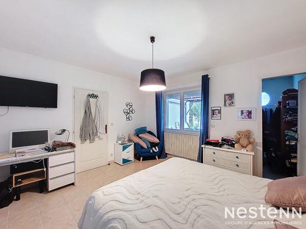 A Vendre Maison en Pierre rénovée de 225 m² avec Terrasses et Jardin proche du centre de Condom