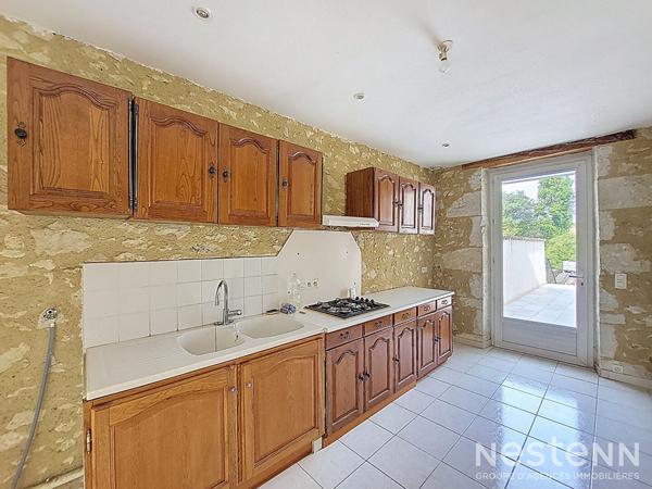 A Vendre Maison en Pierre rénovée de 225 m² avec Terrasses et Jardin proche du centre de Condom