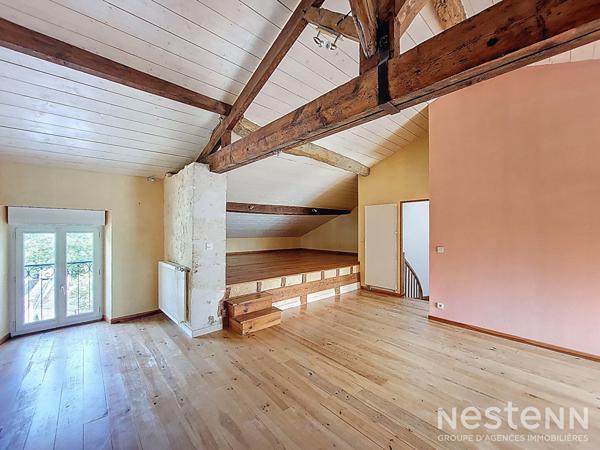 A Vendre Maison en Pierre rénovée de 225 m² avec Terrasses et Jardin proche du centre de Condom