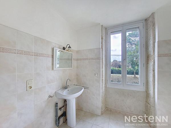 A Vendre Maison en Pierre rénovée de 225 m² avec Terrasses et Jardin proche du centre de Condom