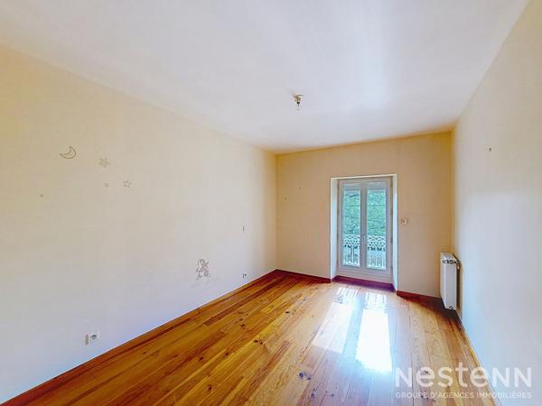 A Vendre Maison en Pierre rénovée de 225 m² avec Terrasses et Jardin proche du centre de Condom