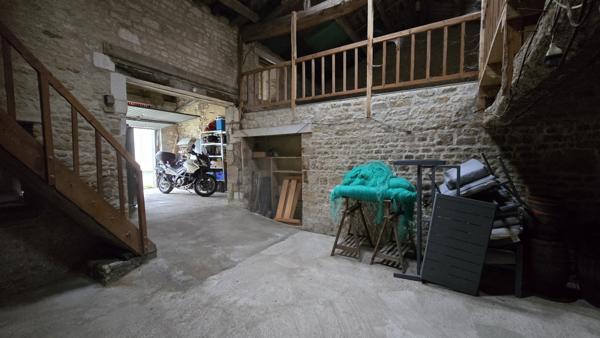 Maison  3 pièce(s)  1 chambre(s)  146 m²