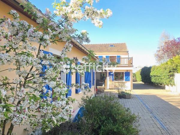 Maison
         9 pièces
        - 247 m² 749 000 € *