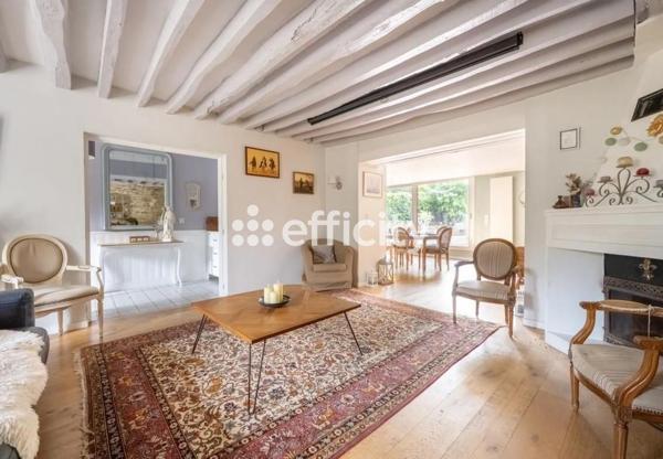 Maison
         9 pièces
        - 247 m² 749 000 € *