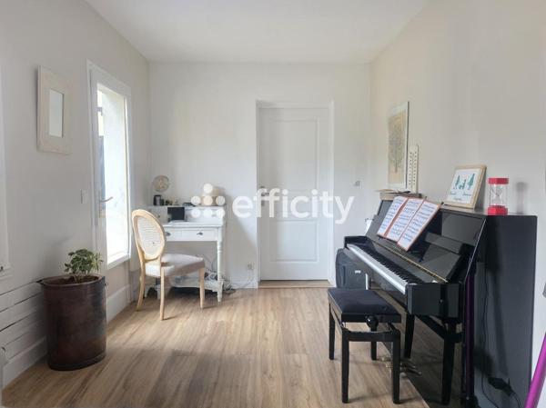 Maison
         9 pièces
        - 247 m² 749 000 € *