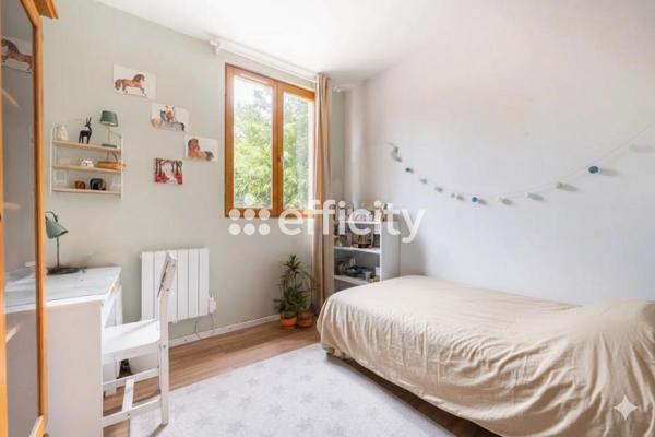 Maison
         9 pièces
        - 247 m² 749 000 € *
