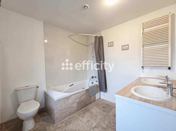 Maison
         9 pièces
        - 247 m² 749 000 € *