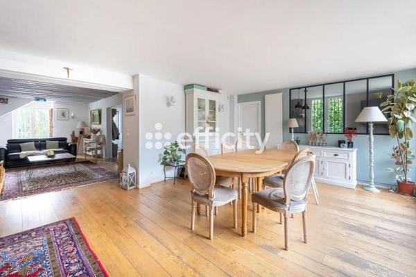 Maison
         9 pièces
        - 247 m² 749 000 € *