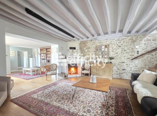 Maison
         9 pièces
        - 247 m² 749 000 € *