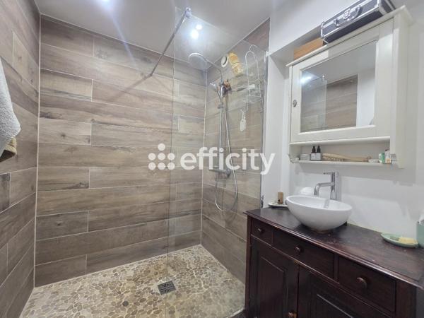 Maison
         9 pièces
        - 247 m² 749 000 € *