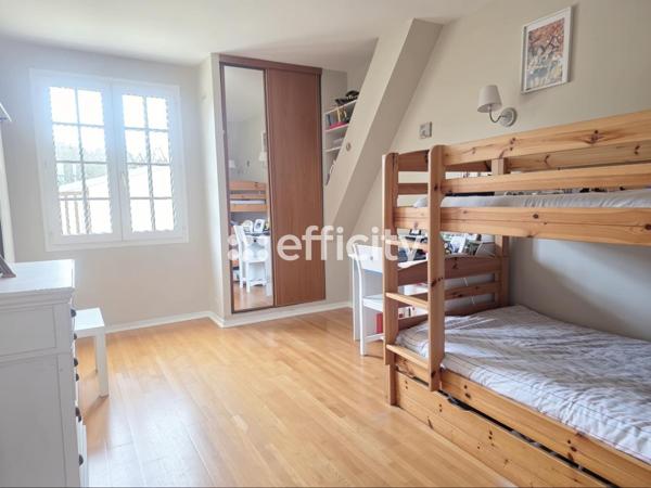 Maison
         9 pièces
        - 247 m² 749 000 € *