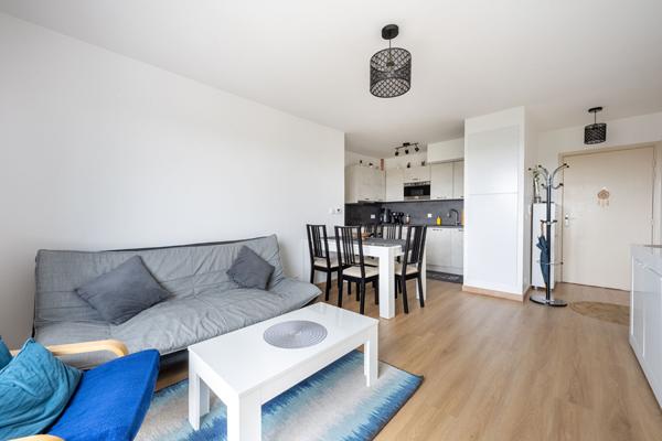 Appartement Vauréal F 3 Résidence de 2015 avec balcon et 1 place de parking en sous sol.