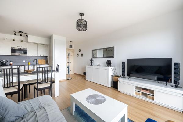 Appartement Vauréal F 3 Résidence de 2015 avec balcon et 1 place de parking en sous sol.
