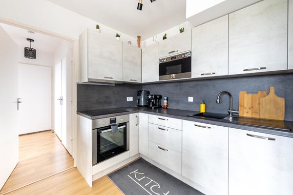 Appartement Vauréal F 3 Résidence de 2015 avec balcon et 1 place de parking en sous sol.