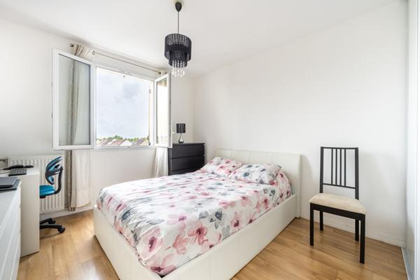 Appartement Vauréal F 3 Résidence de 2015 avec balcon et 1 place de parking en sous sol.