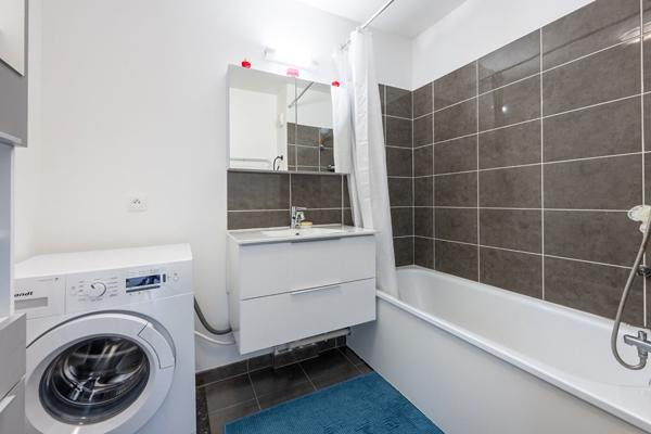 Appartement Vauréal F 3 Résidence de 2015 avec balcon et 1 place de parking en sous sol.