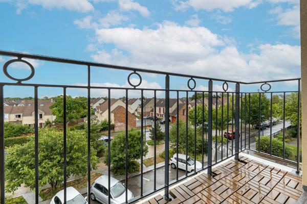 Appartement Vauréal F 3 Résidence de 2015 avec balcon et 1 place de parking en sous sol.