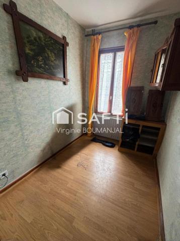 Maison de ville à rénover 114 m2 environ 4 chambres 2 bureaux