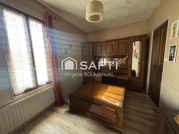 Maison de ville à rénover 114 m2 environ 4 chambres 2 bureaux