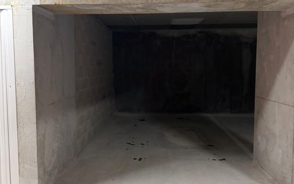 Stationnement à louer    14,30 m2 Épernay