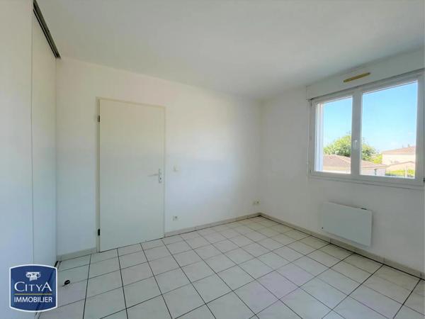 Appartement à louer 2 pièces 45.79m² Pineuilh (33220)