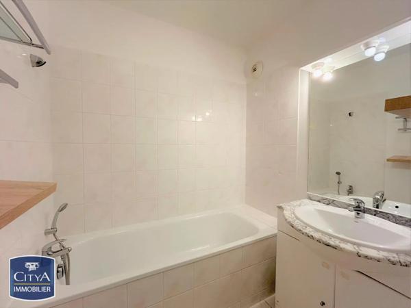 Appartement à louer 2 pièces 45.79m² Pineuilh (33220)