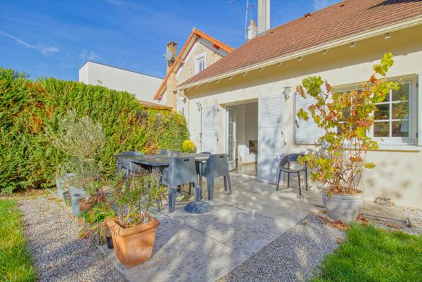 Meulière rénovée et agrandie en 2004 située à 12min du centre de Lagny