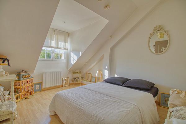 Meulière rénovée et agrandie en 2004 située à 12min du centre de Lagny