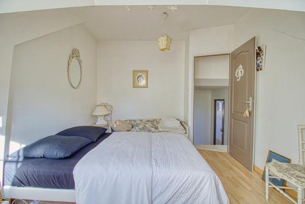 Meulière rénovée et agrandie en 2004 située à 12min du centre de Lagny