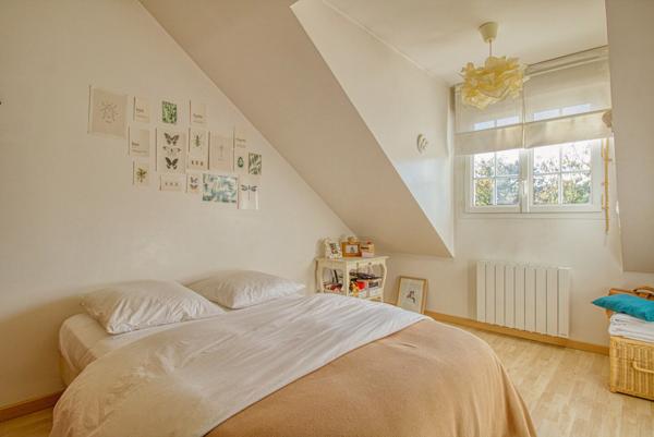 Meulière rénovée et agrandie en 2004 située à 12min du centre de Lagny