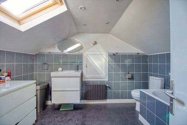 Meulière rénovée et agrandie en 2004 située à 12min du centre de Lagny