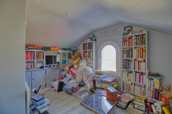 Meulière rénovée et agrandie en 2004 située à 12min du centre de Lagny