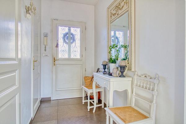 Meulière rénovée et agrandie en 2004 située à 12min du centre de Lagny