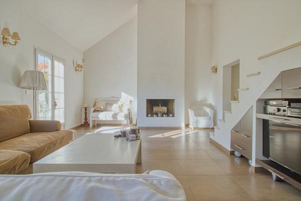 Meulière rénovée et agrandie en 2004 située à 12min du centre de Lagny